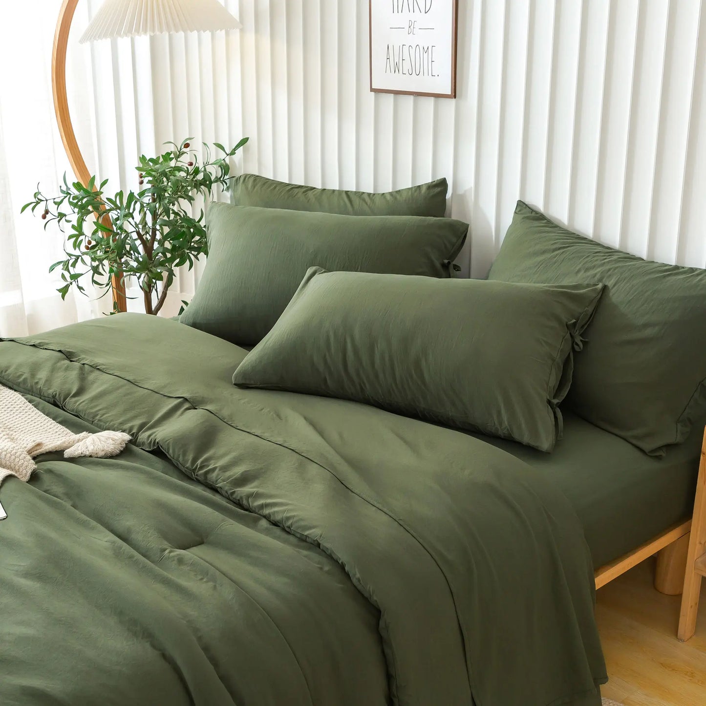 Aesthetic Solid Poly Cotton Comforter Set