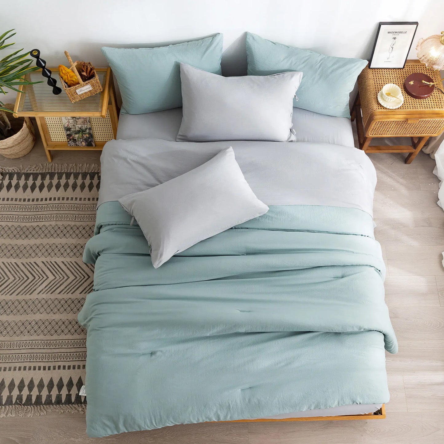 Aesthetic Solid Poly Cotton Comforter Set
