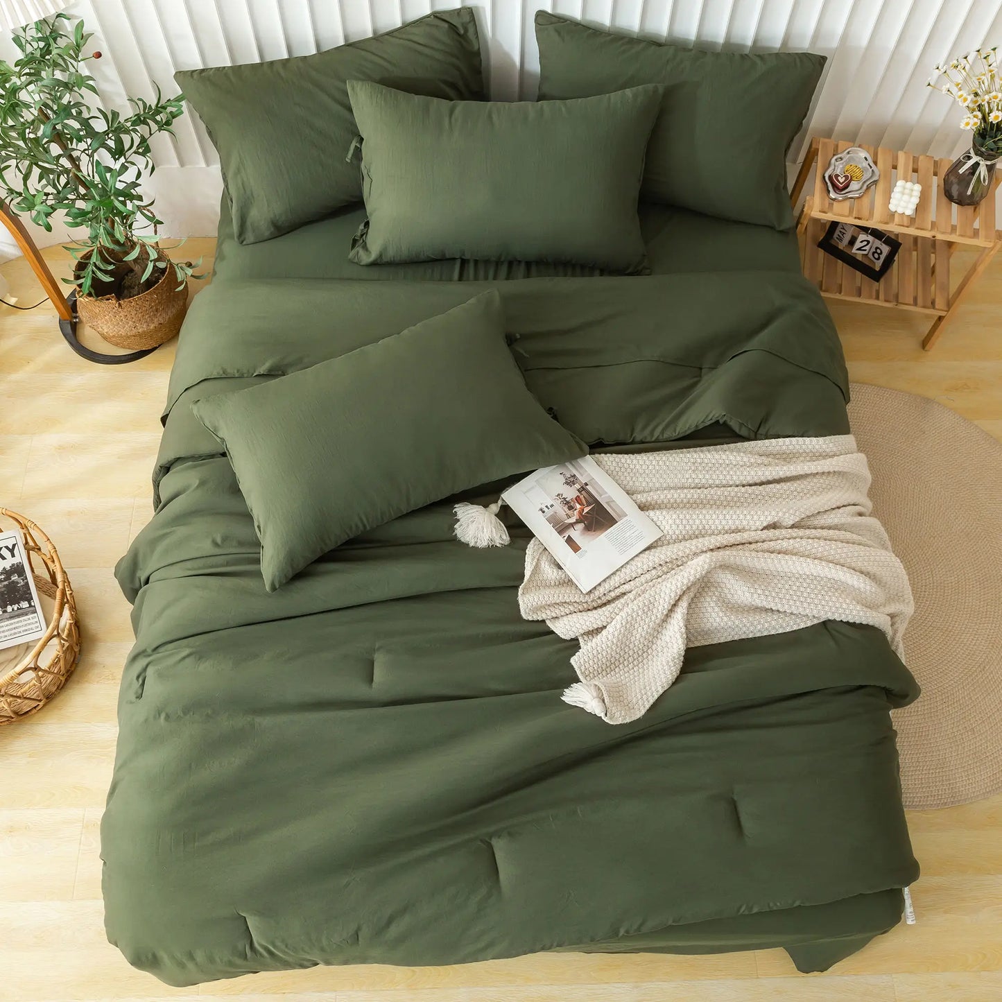 Aesthetic Solid Poly Cotton Comforter Set