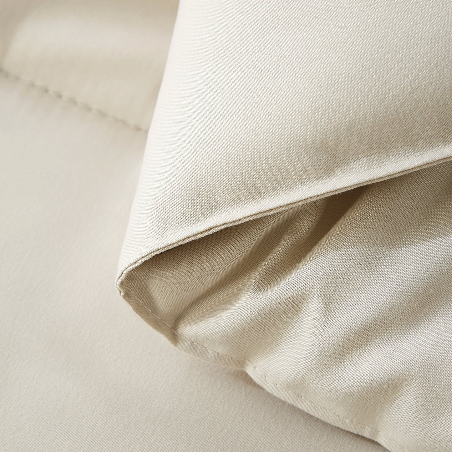 3PCS solid color comforter set, 1 comforter and 2 pillowcase for all seasons.
