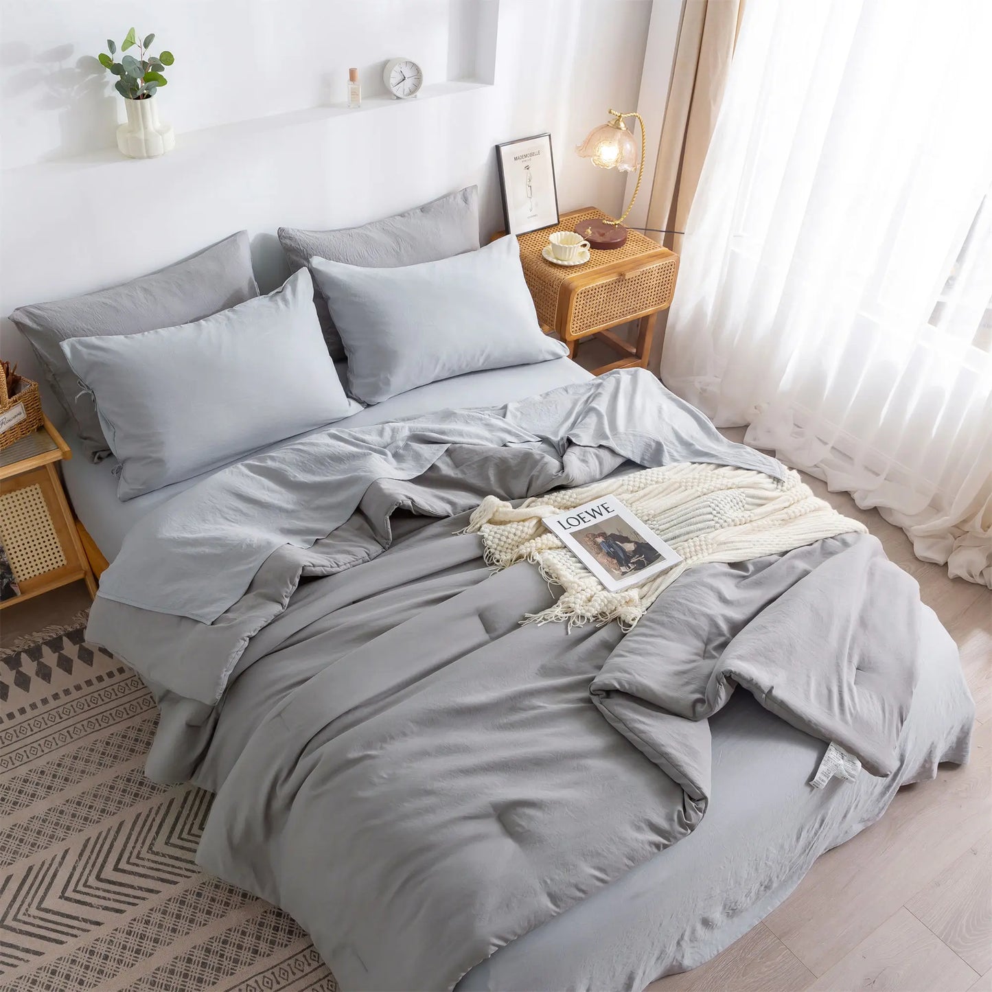 Aesthetic Solid Poly Cotton Comforter Set
