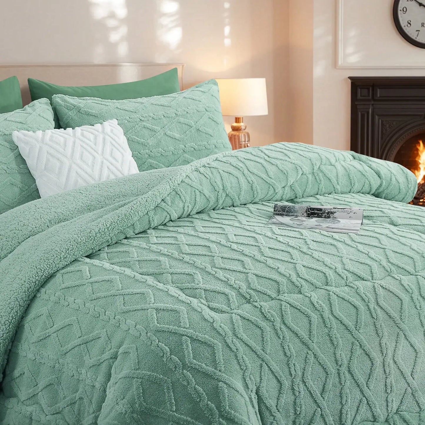 Breathable Winter Fluffy Plush Double Sided Velvet  Quilt
