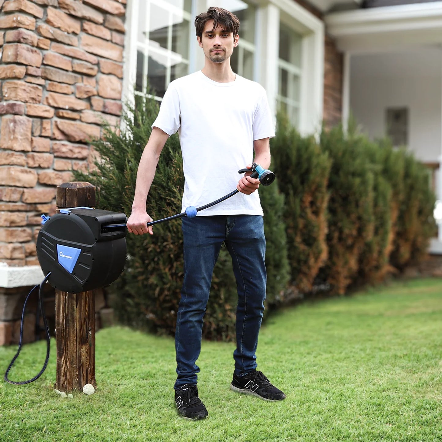 Retractable Garden Hose Reel, Hose Locking Mechanism