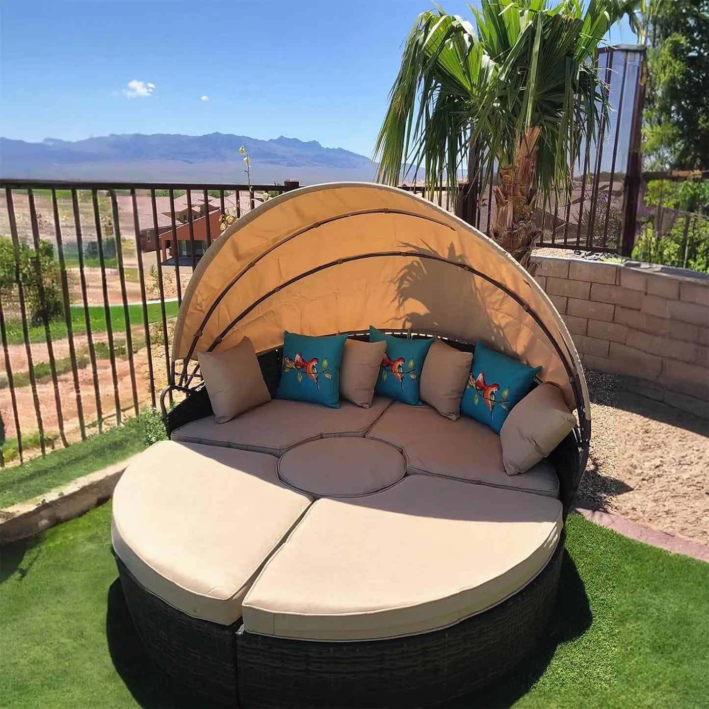 Round Retractable Canopy Daybed