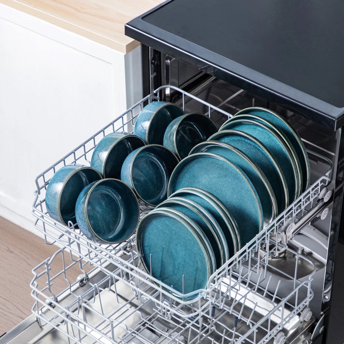 Reactive Glaze Vertical Edge Dinnerware Set