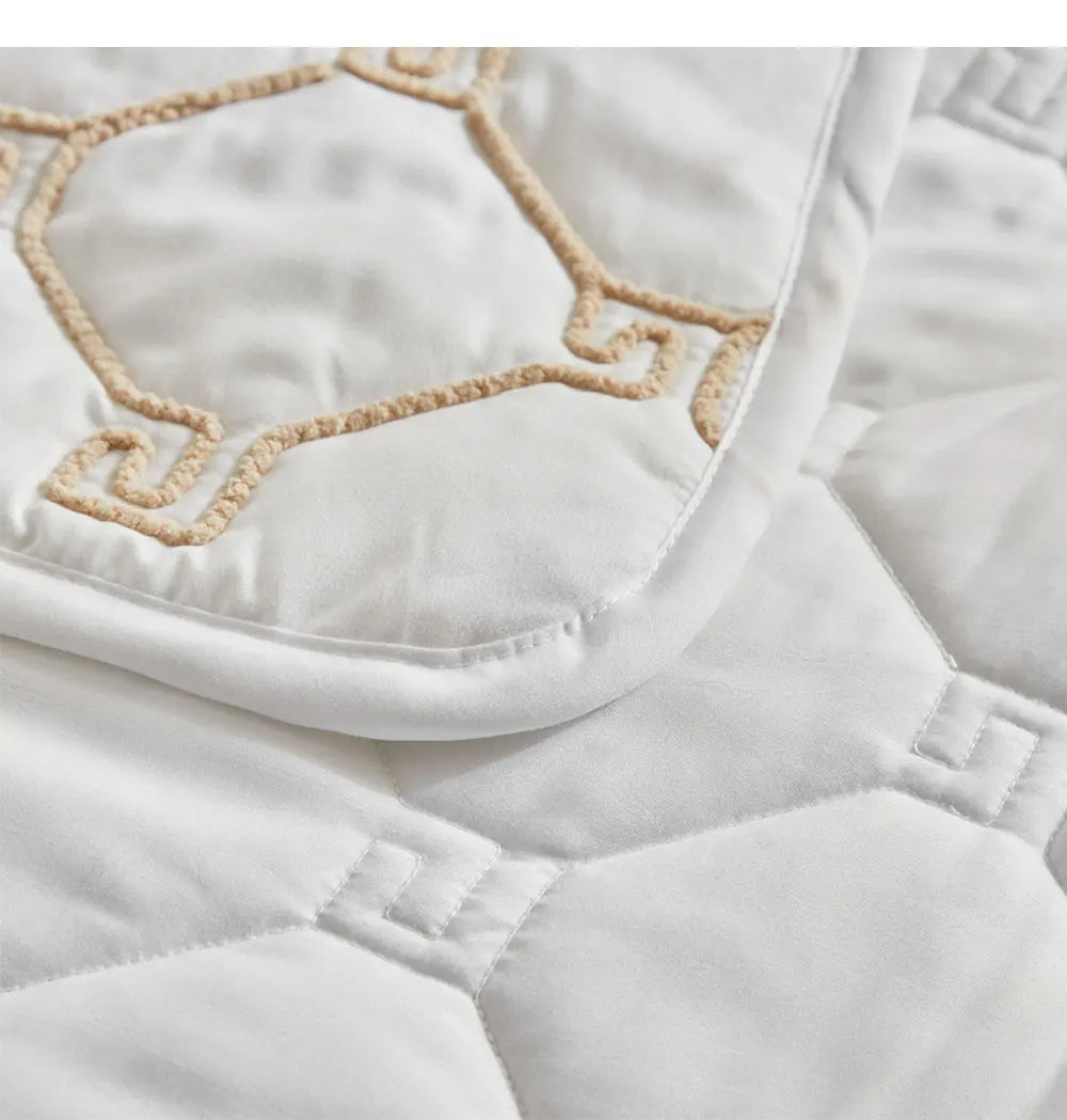 Summer Microfiber Quilted Bedspread Comforter