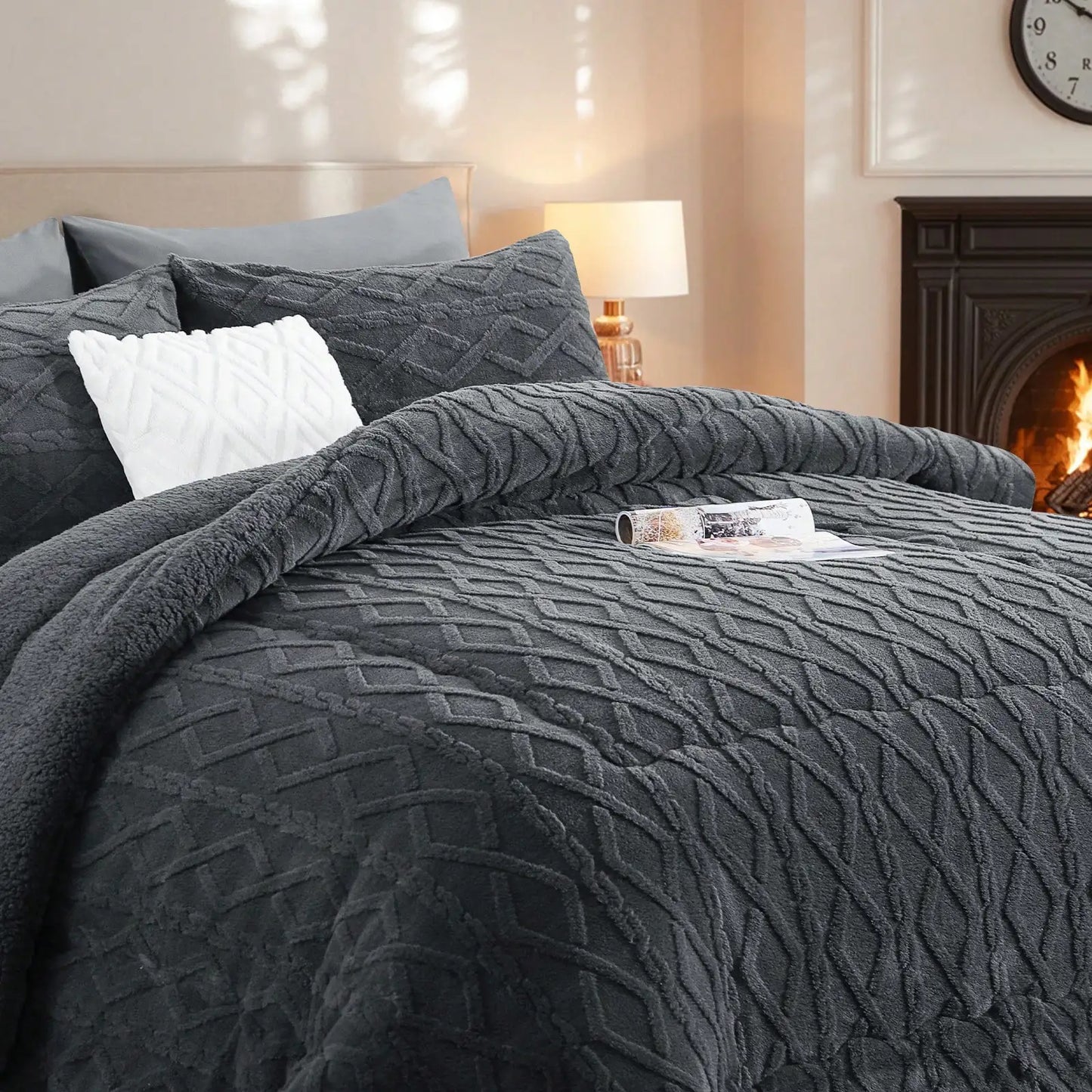 Breathable Winter Fluffy Plush Double Sided Velvet  Quilt