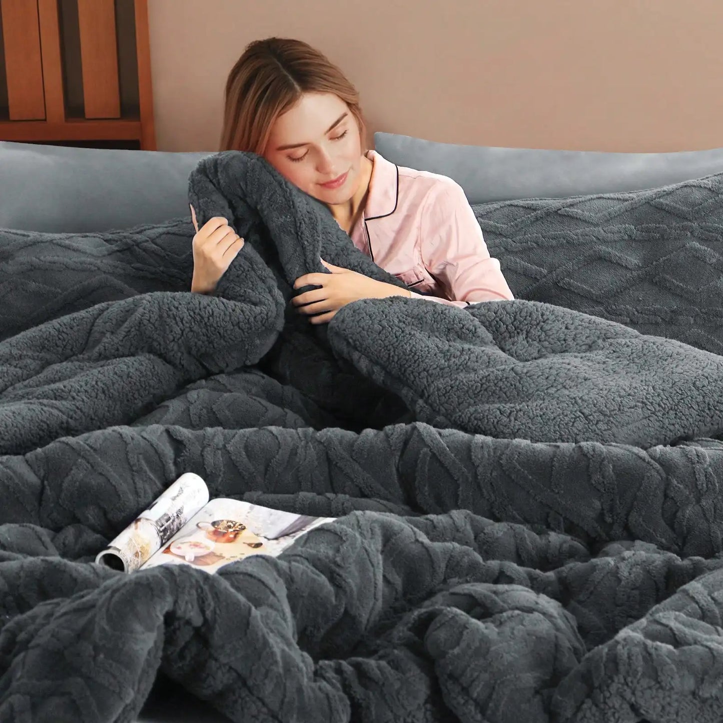 Breathable Winter Fluffy Plush Double Sided Velvet  Quilt
